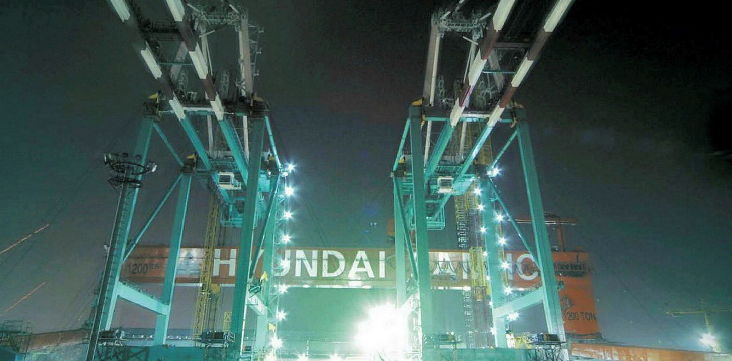 Hyundai Samho - shipyard (night).png