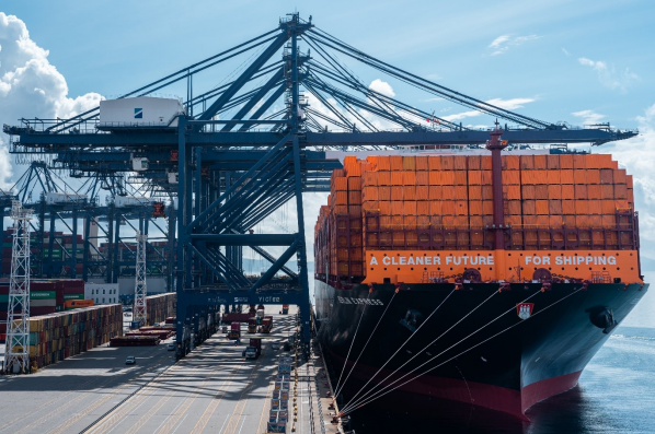 Berlin-Express at Yantian port.png