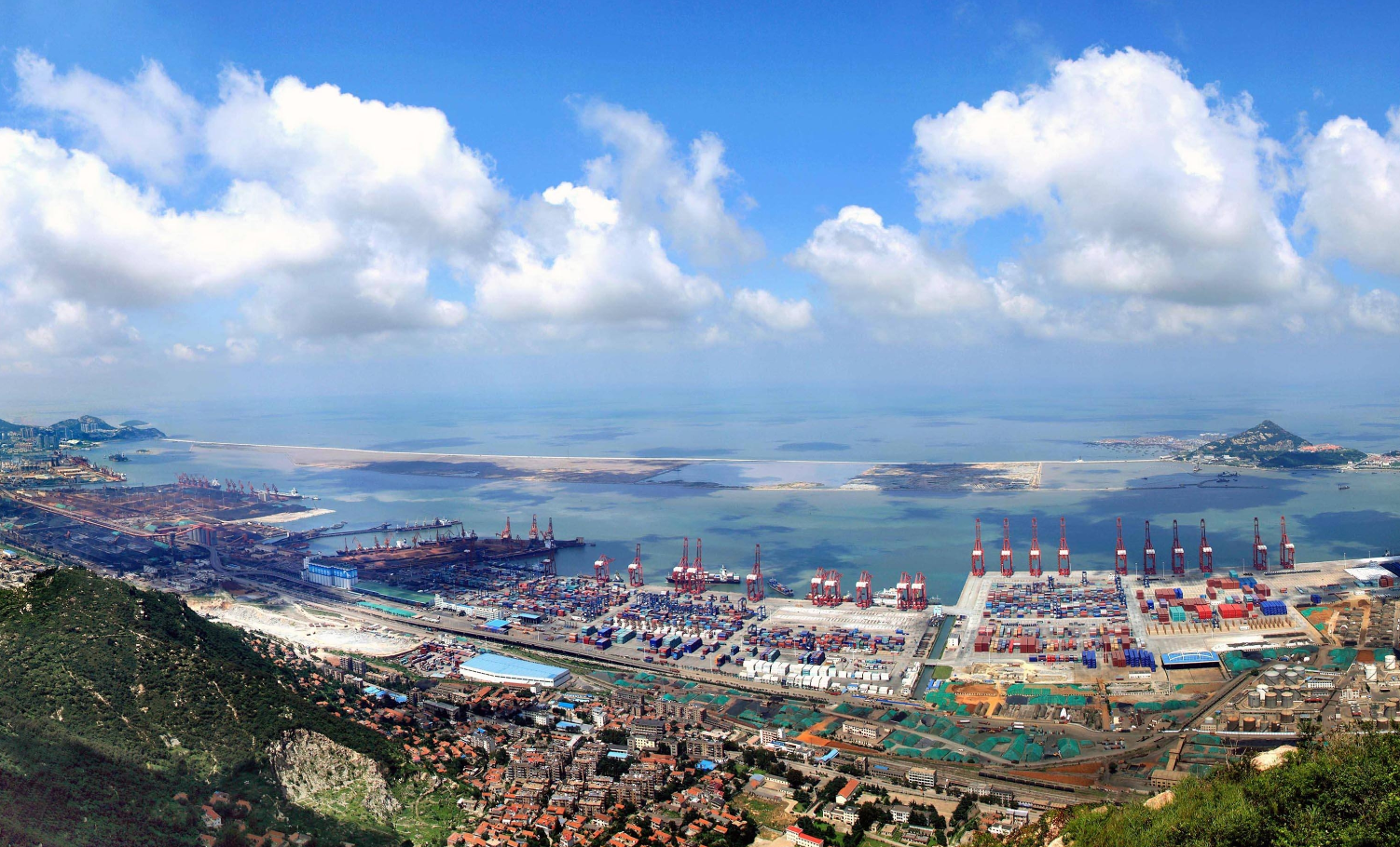 Lianyungang port - full view.png