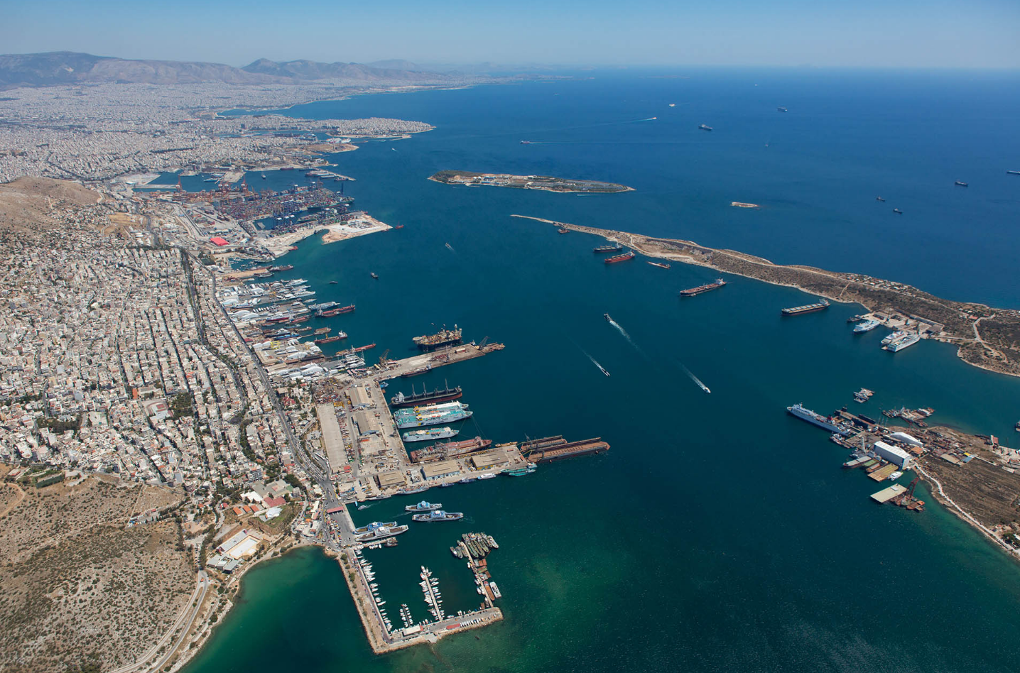 Piraeus port - full view.png