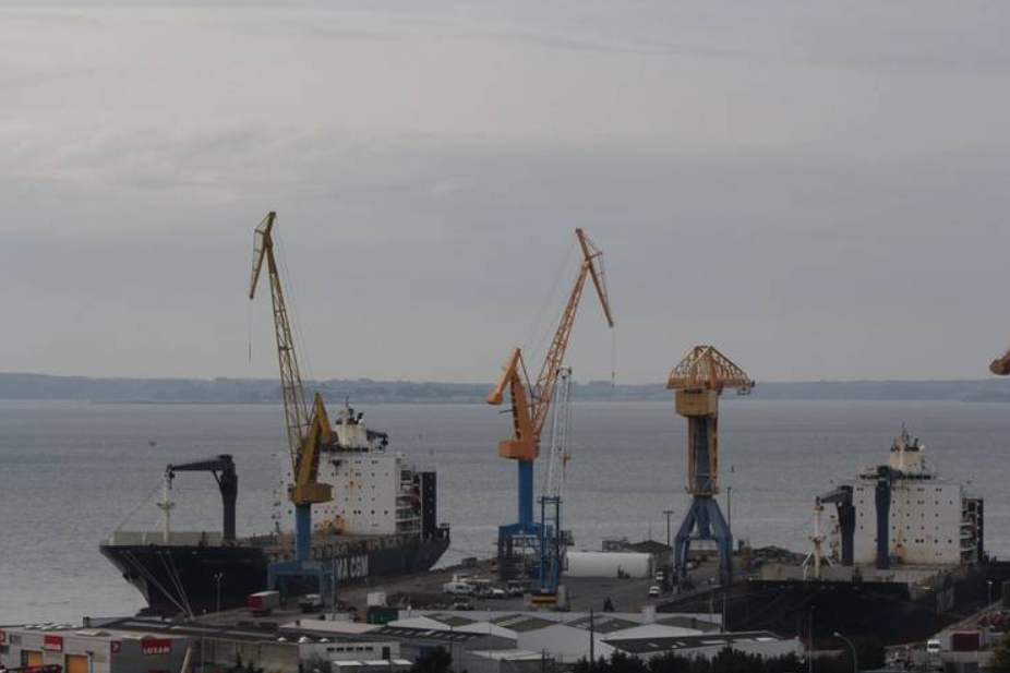 CMA ship at Damen shipyard.png