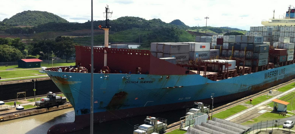 Maersk vsl on Panama Canal.png