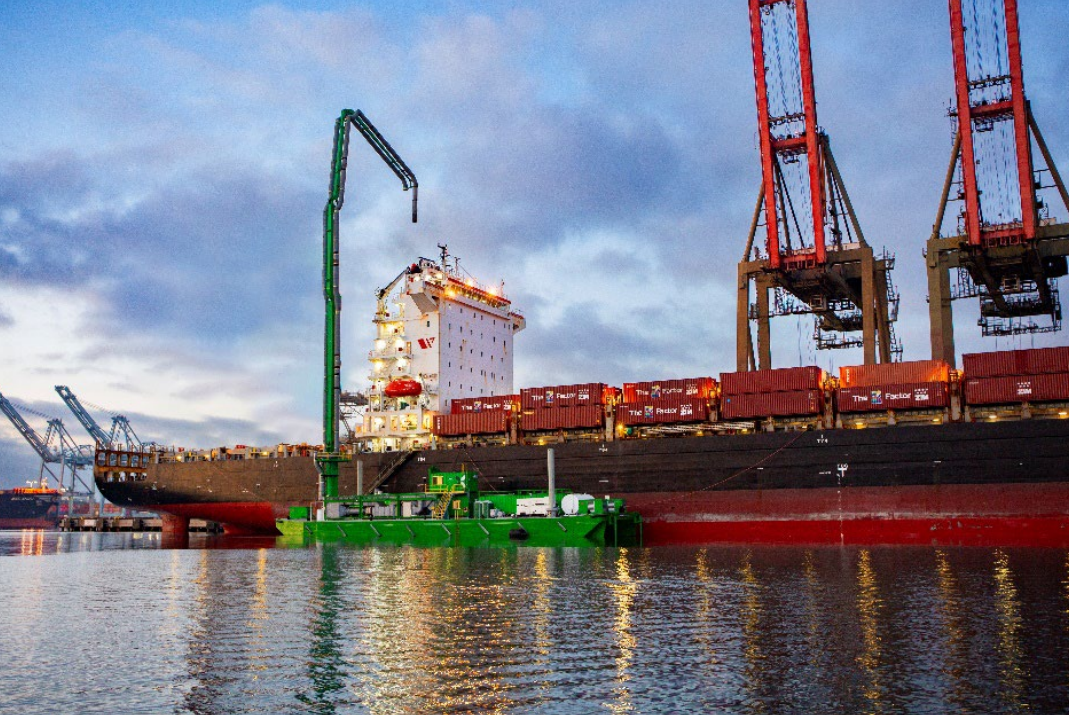 STAX - self-propelled barges.png
