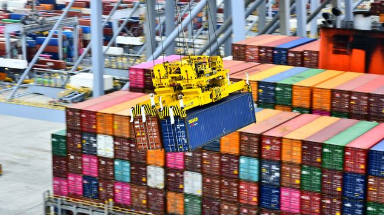 Container box operation at terminal yard.png